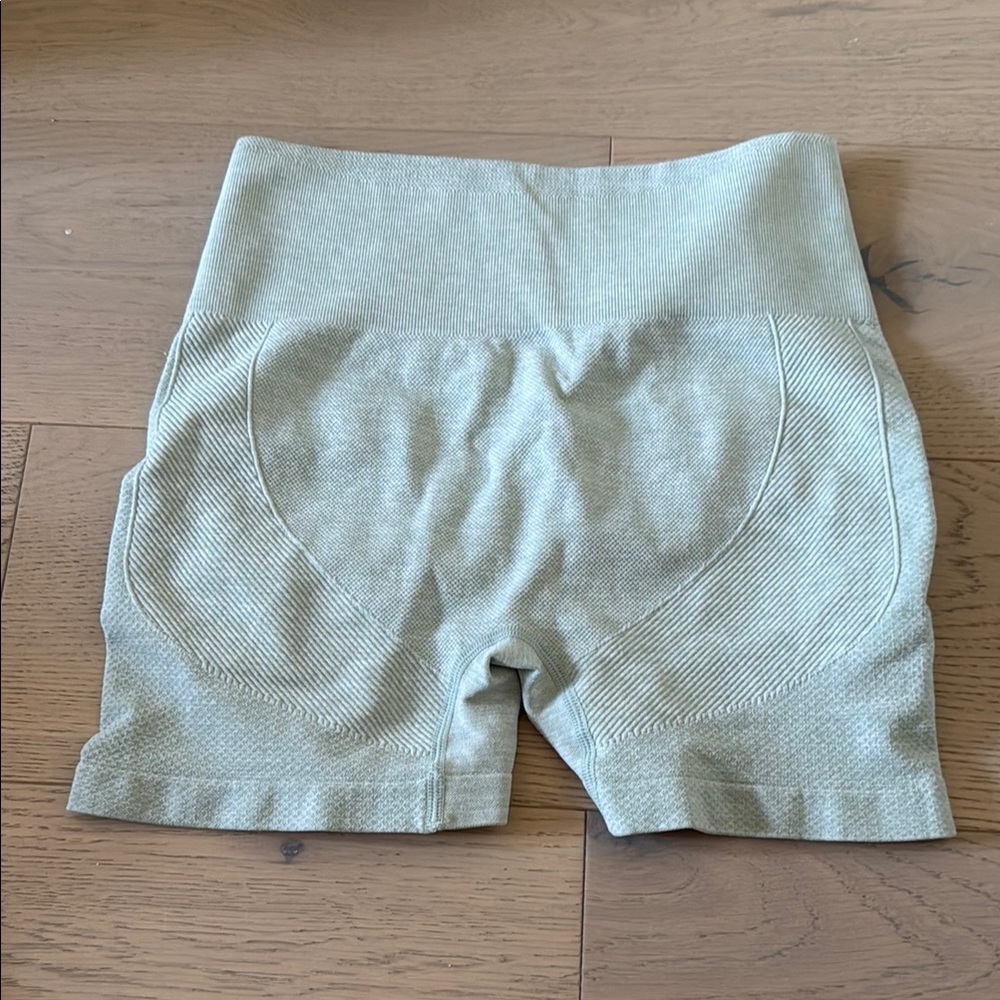 Women's Seamless High-Waisted Shorts - Green